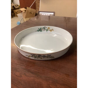 Woodhill Fine Bakeware: 10" Baking / Casserole Dish with Flower Pattern